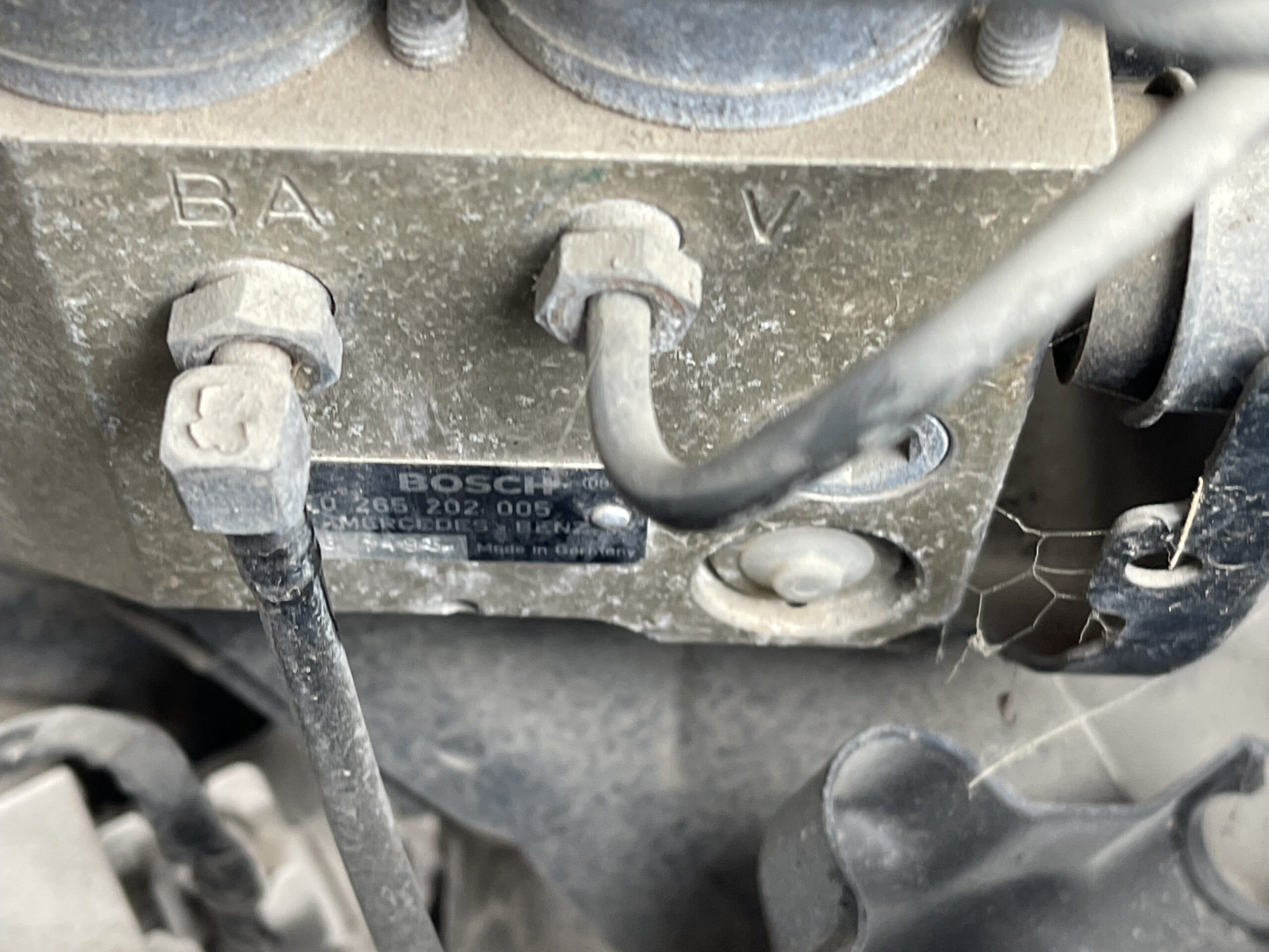 UNIDAD DE ABS MERCEDES BENZ E W124 disponemos de la posibilidad de realizar clonaciones y codificaciones , alquiler de centralitas reparacion de abs airbags , cuadros, tarjetas y direcciones Copia de llaves centralita del motor / motorsteuergerät / engine control unit unidad reprogramaciones egr dpr filtro de particulas , CONSULTAR PRECIOS Y DISPONIBLIDAD