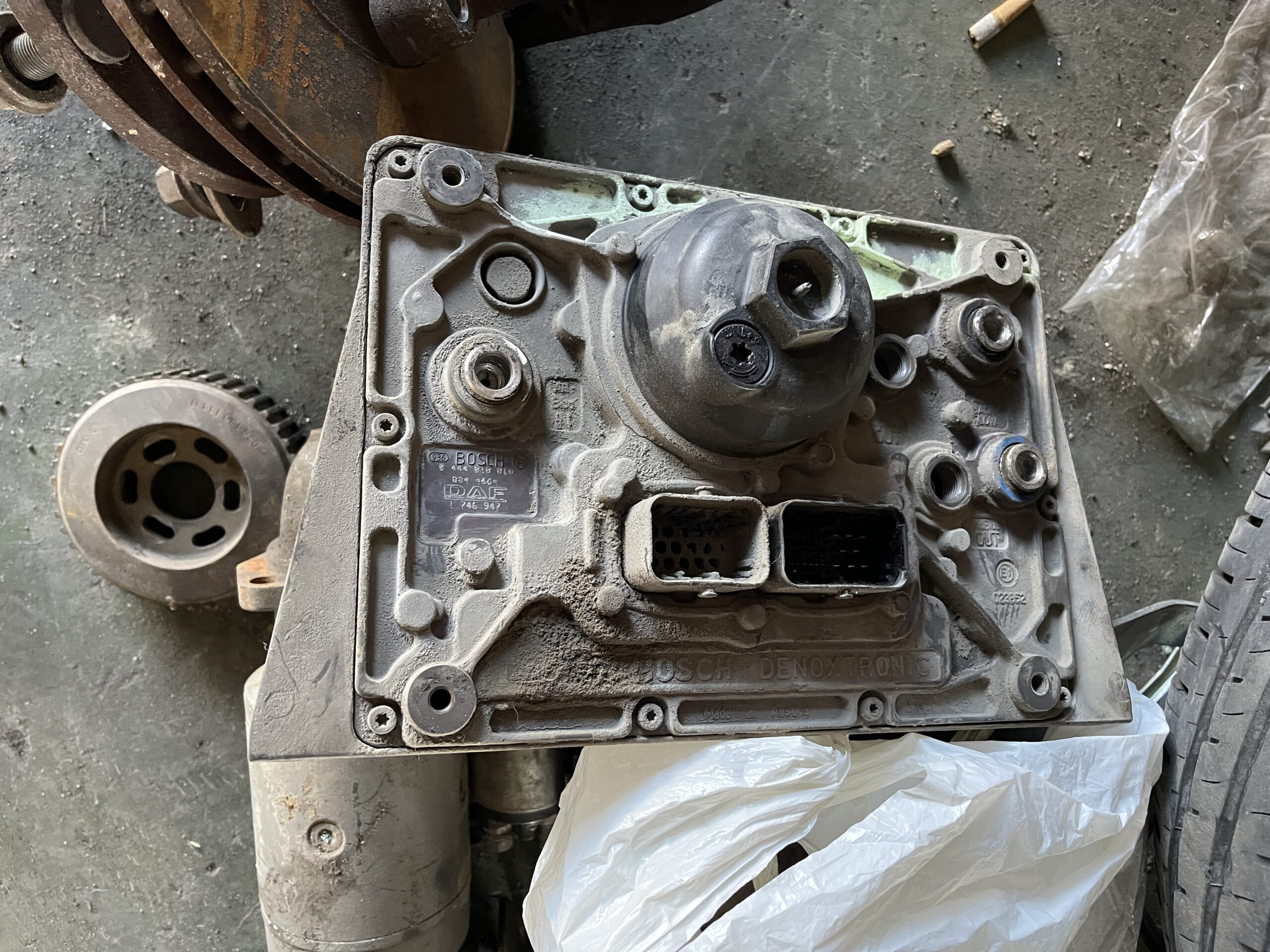 0 444 010 884 0 4664 8844664 0 444 010 004 1 746 947 1746947 unidad de ablue daf disponemos de la posibilidad de realizar clonaciones y codificaciones , alquiler de centralitas reparacion de abs airbags , cuadros, tarjetas y direcciones Copia de llaves centralita del motor / motorsteuergerät / engine control unit unidad reprogramaciones egr dpr filtro de particulas , CONSULTAR PRECIOS Y DISPONIBLIDAD