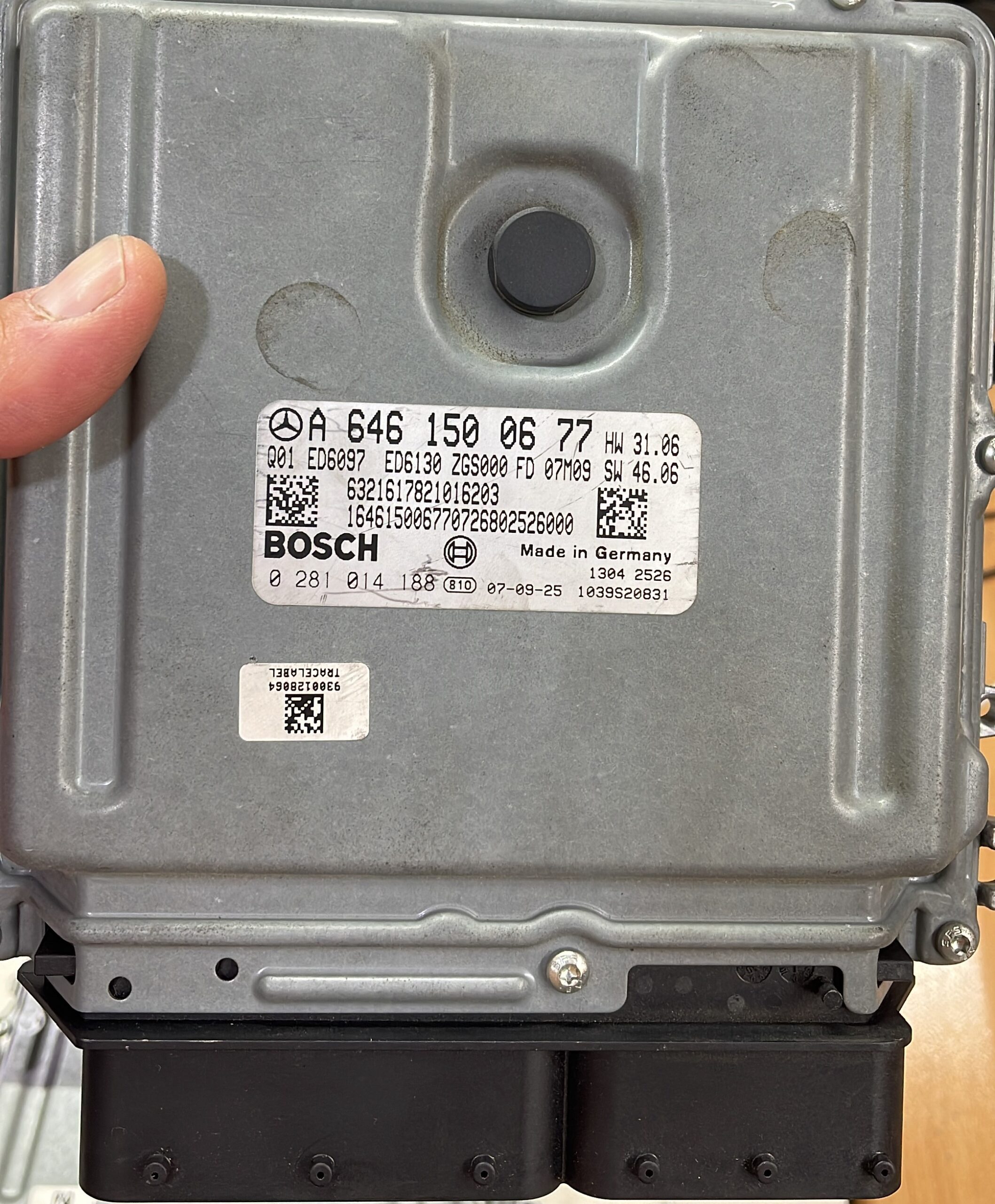 REPARACION 0 0 281 014 188 A6461500677 BOSCH EDC 16CP31-8.20 BOSCH EDC16CP31820 REPARACION reprogramación actualización de software mercedes Benz vito w639 sprinter w906 posibilidad de reparación disponemos de la posibilidad de realizar clonaciones y codificaciones , alquiler de centralitas reparacion de abs airbags , cuadros, tarjetas y direcciones Copia de llaves centralita del motor / motorsteuergerät / engine control unit unidad reprogramaciones egr dpr filtro de particulas , CONSULTAR PRECIOS Y DISPONIBLIDAD