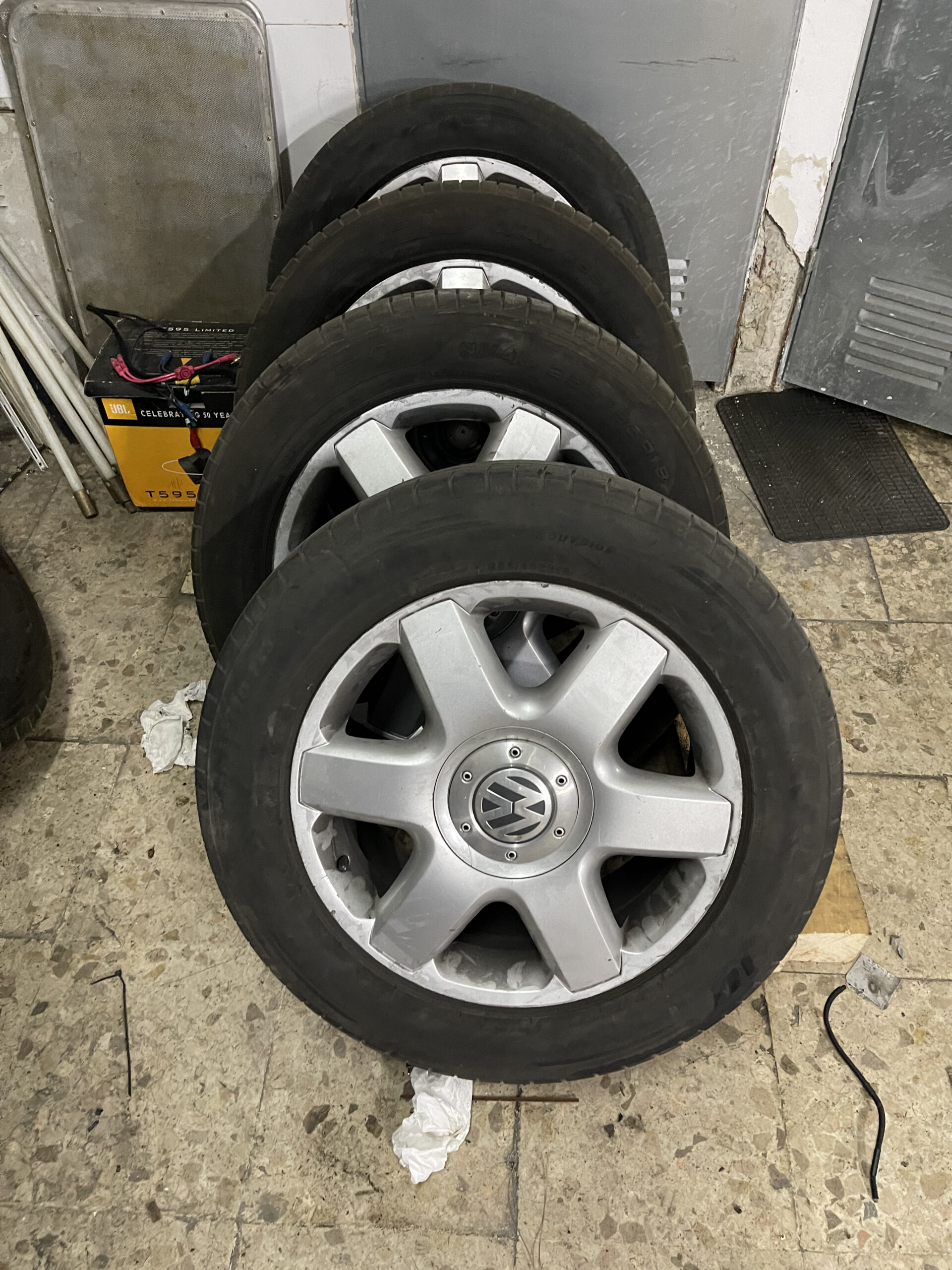 llantas con neumaticos en buen estado volkswagen touareg v10 disponemos de la posibilidad de realizar clonaciones y codificaciones , alquiler de centralitas reparacion de abs airbags , cuadros, tarjetas y direcciones Copia de llaves centralita del motor / motorsteuergerät / engine control unit unidad reprogramaciones egr dpr filtro de particulas , CONSULTAR PRECIOS Y DISPONIBLIDAD