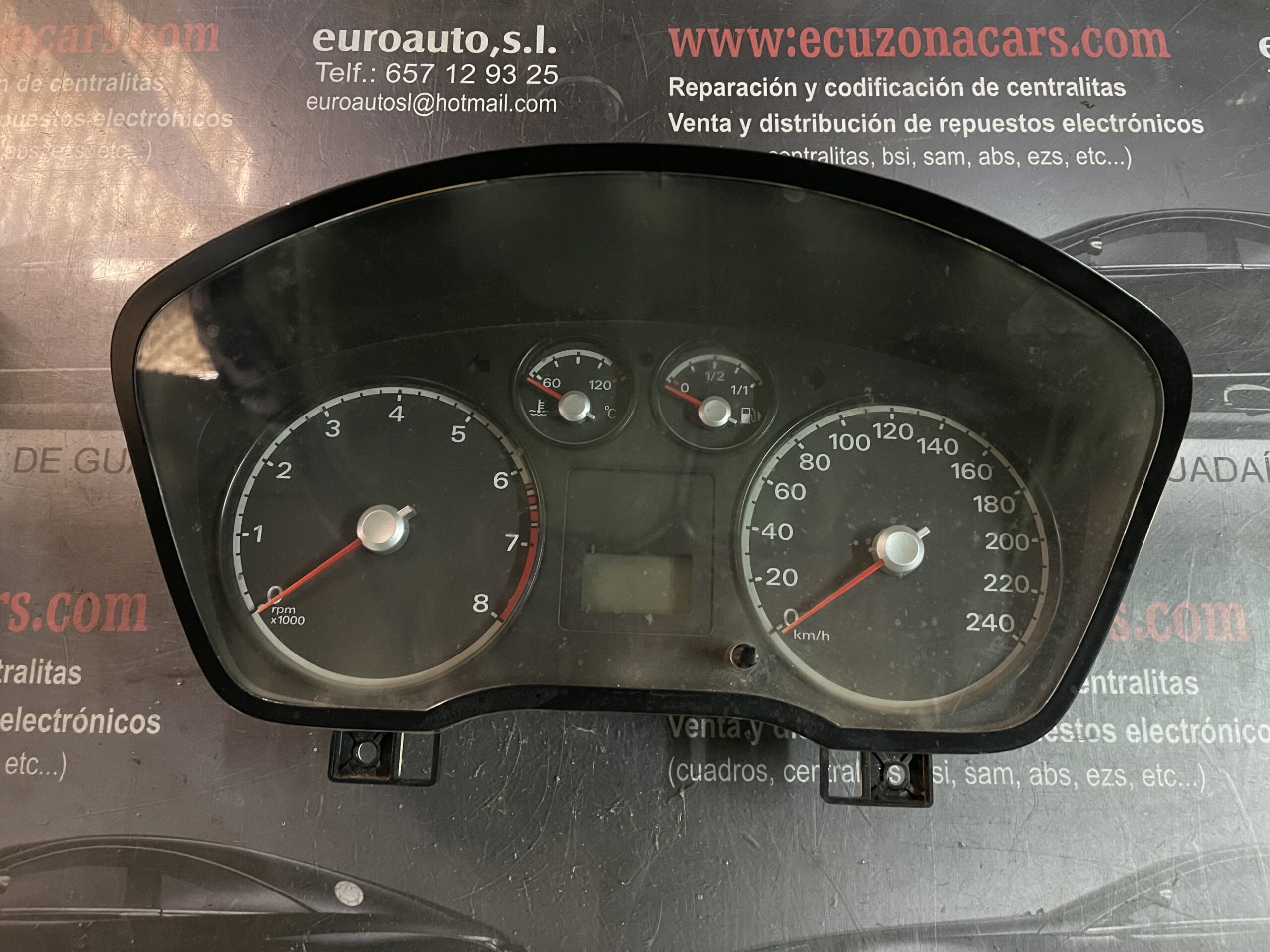 Le realizamos la reparación de la avería del cuadro de intrumentos Ford Focus. Resolvemos su problema con el cuadro de intrumentos a un coste muy inferior de lo que cuesta reponer la unidad original. Errores comunes: Fallo en el display. Fallo de iluminación. Apagado total del cuadro. Fallo en agujas de la temperatura o gasolina. Fallo de comunicación. Referencias que reparamos: 3H5T10849GJ, 3M5F10841B, 3M5F10A855A, 3M5T10849AJ, 3M5T10849EJ, 3M5T10849FB, 3M5T10849FJ, 3M5T10849GJ, 3M5T10849GK, 4M5T10849, 4M5T10849AG, 4M5T10849AH, 4M5T10849AJ, 4M5T10849AK, 4M5T10849AL, , 4M5T10849BJ, 4M5T10849BK, 4M5T10849BL, 4M5T10849BM. disponemos de la posibilidad de realizar clonaciones y codificaciones , alquiler de centralitas reparacion de abs airbags , cuadros, tarjetas y direcciones Copia de llaves centralita del motor / motorsteuergerät / engine control unit unidad reprogramaciones egr dpr filtro de particulas , CONSULTAR PRECIOS Y DISPONIBLIDAD