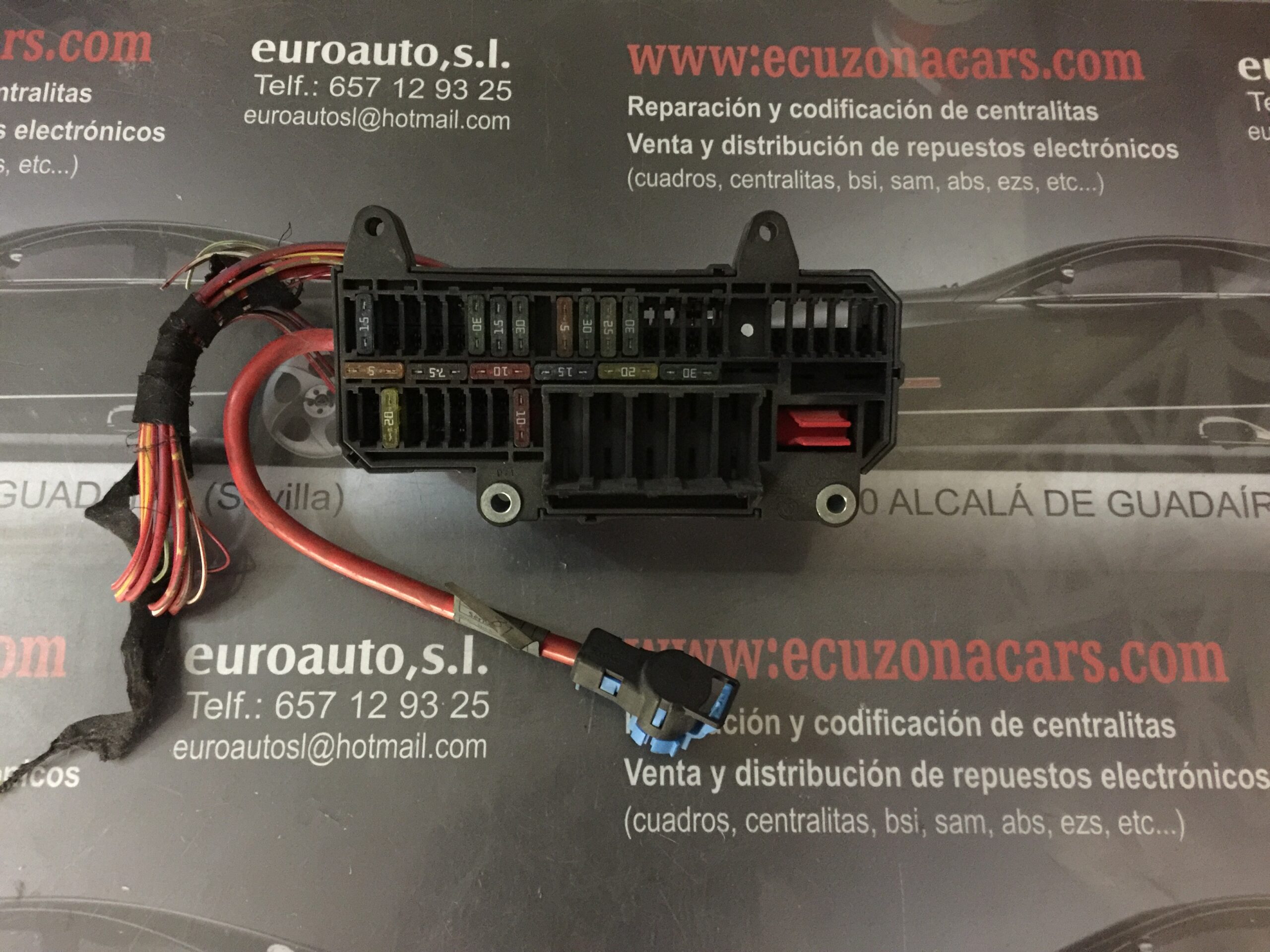106887 10 10688710 CAJA DE FUSIBLES BMW E60 E65 10688710 2273336 disponemos de la posibilidad de realizar clonaciones y codificaciones , alquiler de centralitas reparacion de abs airbags , cuadros, tarjetas y direcciones Copia de llaves centralita del motor / motorsteuergerät / engine control unit unidad reprogramaciones egr dpr filtro de particulas , CONSULTAR PRECIOS Y DISPONIBLIDAD