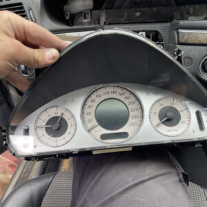 A211 540 05 47 110 080 284 017 CUADRO DE INSTRUMENTOS MERCEDES BENZ CLASE E W211 (2) disponemos de la posibilidad de realizar clonaciones y codificaciones , alquiler de centralitas reparacion de abs airbags , cuadros, tarjetas y direcciones Copia de llaves centralita del motor / motorsteuergerät / engine control unit unidad reprogramaciones egr dpr filtro de particulas , CONSULTAR PRECIOS Y DISPONIBLIDAD