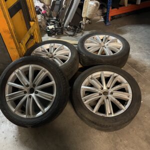 235 50 r18 originales 23550r18 disponemos de la posibilidad de realizar clonaciones y codificaciones , alquiler de centralitas reparacion de abs airbags , cuadros, tarjetas y direcciones Copia de llaves centralita del motor / motorsteuergerät / engine control unit unidad reprogramaciones egr dpr filtro de particulas , CONSULTAR PRECIOS Y DISPONIBLIDAD